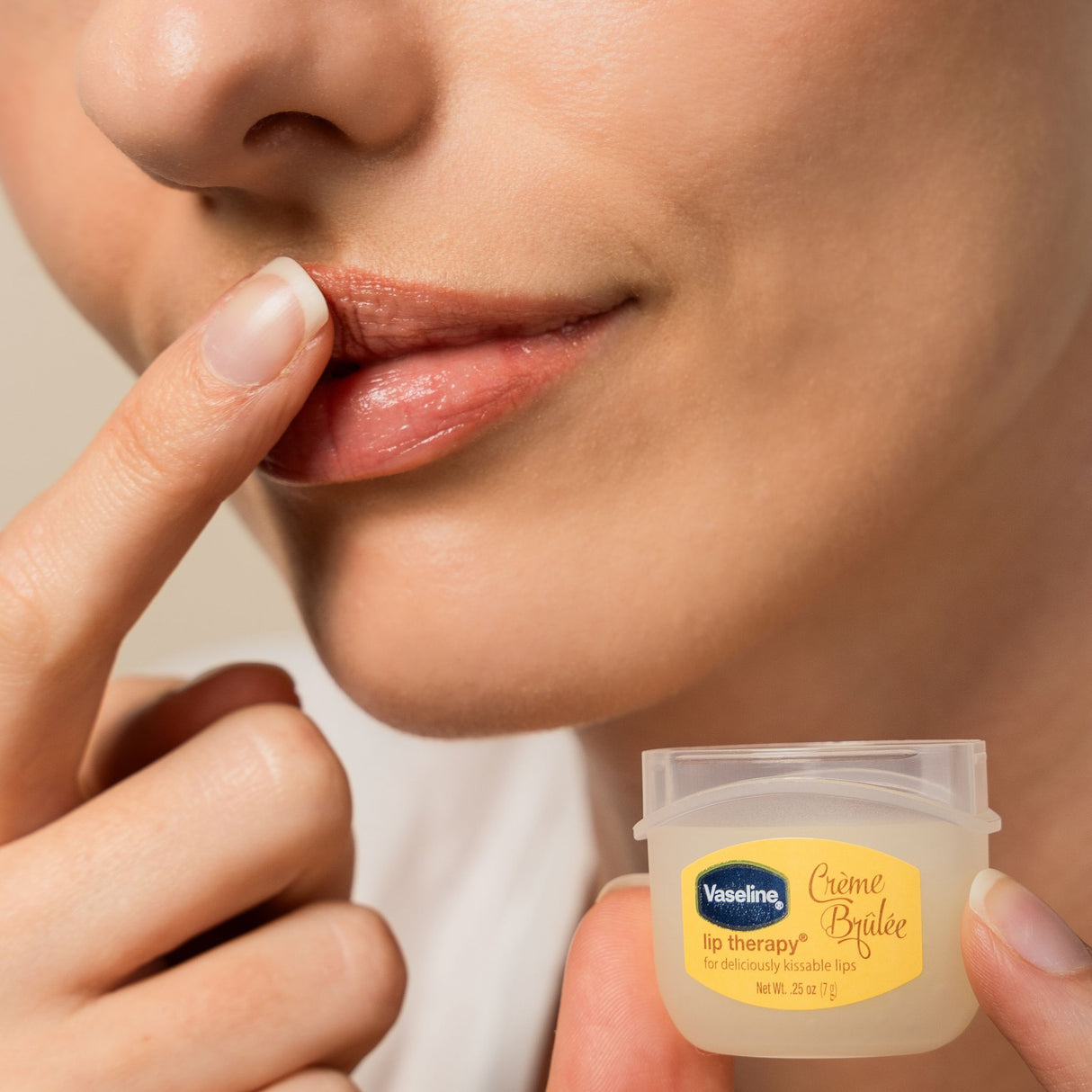 Vaseline Lip Therapy 7G Crème Brûlée | Pflegender Lippenbalsam für optimale Feuchtigkeit |